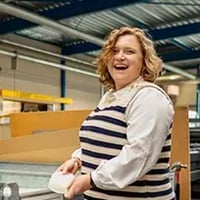 https://145157157.fs1.hubspotusercontent-eu1.net/hubfs/145157157/03.%20Portretten%20(Intern%20en%20Extern)/01.%20Qey%20Invest%20met%20achtergrond/Bijgesneden%20fotos/Laura-quote-biografie.webp